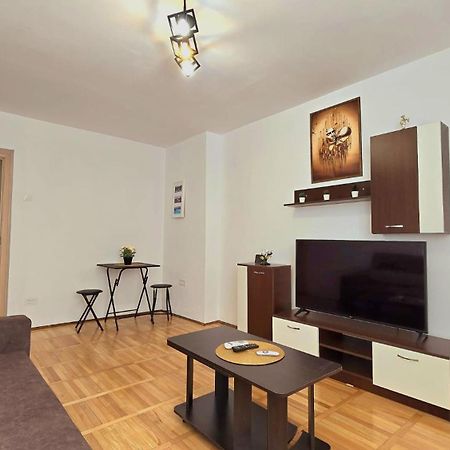 Apartament Confort Hd Hunedoara Exterior photo
